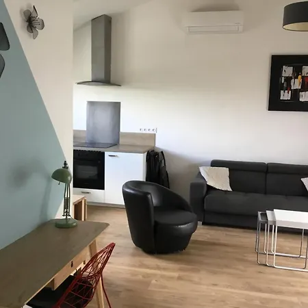 Maison 2ch, Parking, A 10min De Bx, Calme Holiday home *
