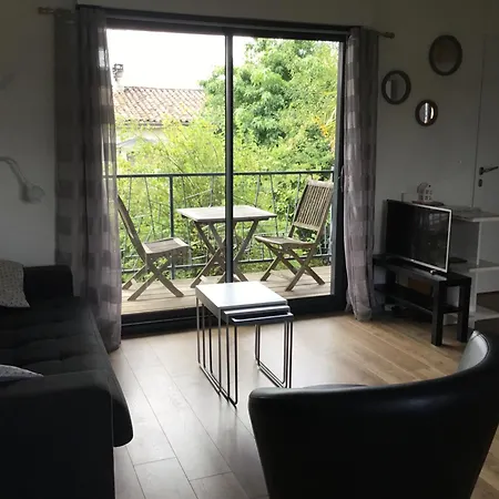 Holiday home Maison 2ch, Parking, A 10min De Bx, Calme